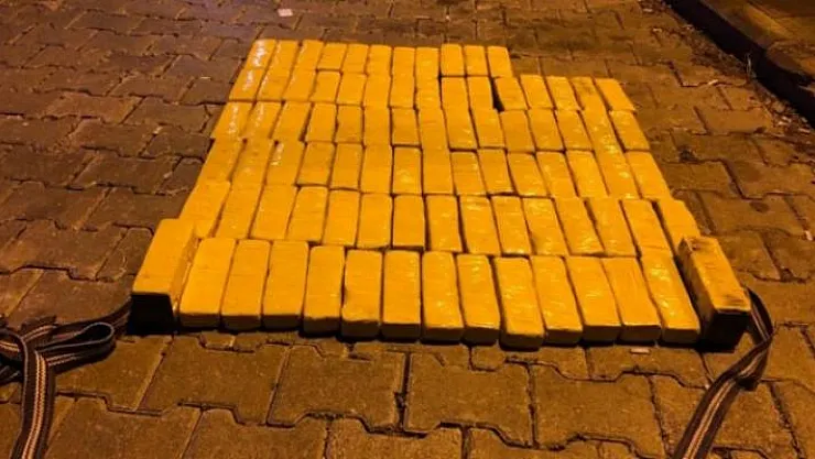 Van Edremit'te uyuşturucu operasyonunda yüklü miktarda eroin ele geçirildi
