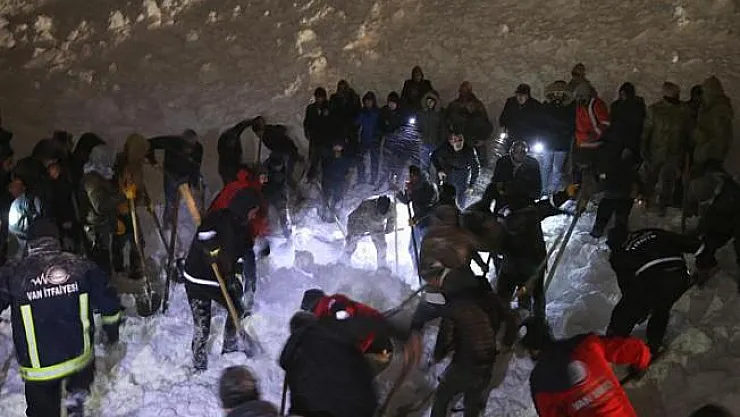 Van'da düşen çığ felaketinde son dakika... Kurtarma çalışmaları devam ediyor! Ölü sayısı arttı