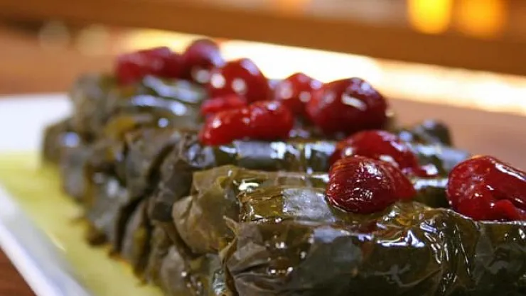 Vişneli etli pazı sarma tarifi! MasterChef Türkiye 2020 Vişneli etli pazı sarma!