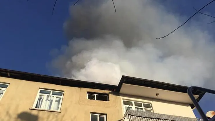 Yangına müdahale sırasında mutfak tüpü patladı