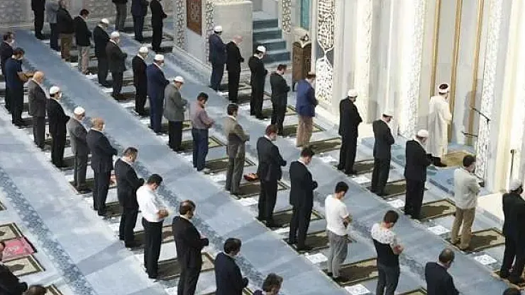 Yarın bayram namazı kılınacak mı? Diyanet İşleri Başkanı Ali Erbaş açıkladı!