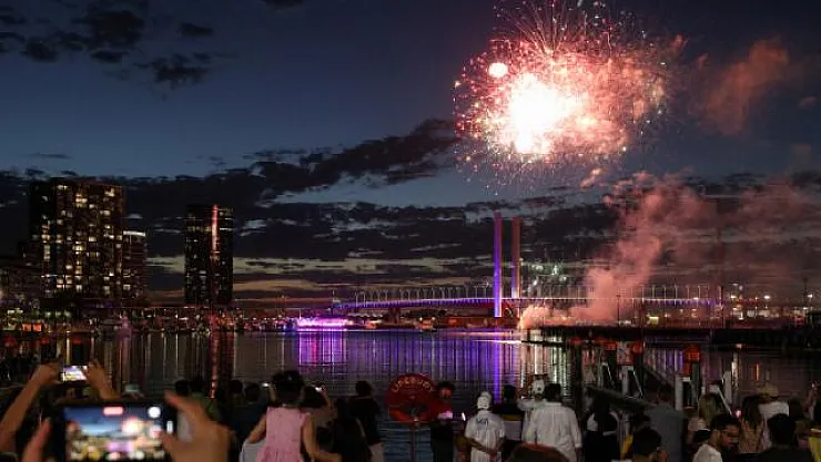 Yeni Zelanda 2022'yi Böyle Karşıladı! Havai Fişek Yerine Işık Gösterileri Yapıldı