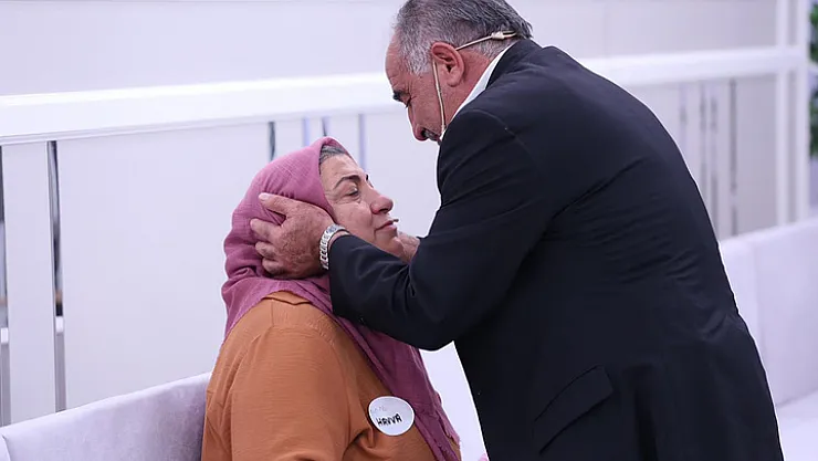 Yeşilçam Filmlerini Aratmayacak Aşk Hikayesi! 38 Yıllık İlk Aşkına Esra Erol'da Kavuştu