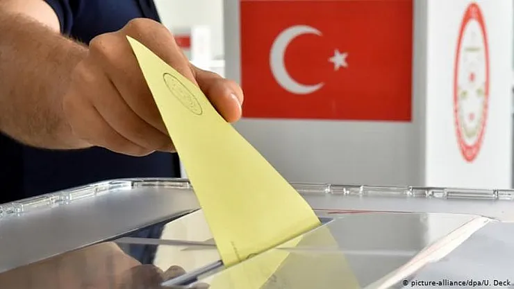 Yüzde 10'luk seçim barajı aşağı çekilecek! Tamamen ortadan kalkacak