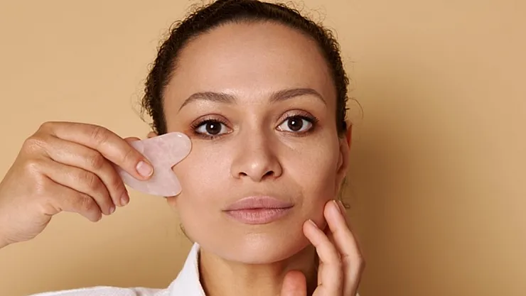 Yüzünüzdeki yaşlılık izlerini yok etmek çok kolay! Botoks etkisi yaratacak bu yöntem ile daha genç görünmek mümkün!