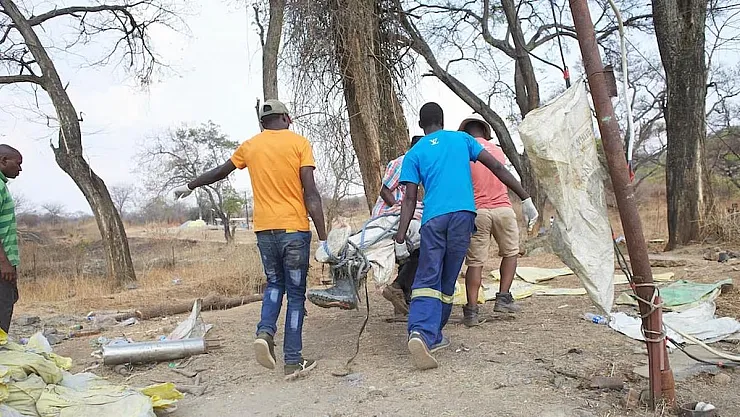 Zimbabve'de Altın Madeni Çökmesi: 13 Kişinin Öldüğü Tahmin Ediliyor