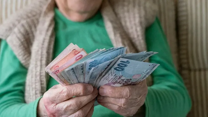 Emekli bayram ikramiyeleri hesaplara yatıyor