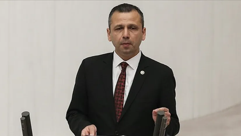 Gazi Meclis'te Çekiç Sesleri! Kürsüye Telefonla Saldıran Vekile Tarihi Tokat! TBMM'nin Zararı Misliyle Tahsil Ediliyor!