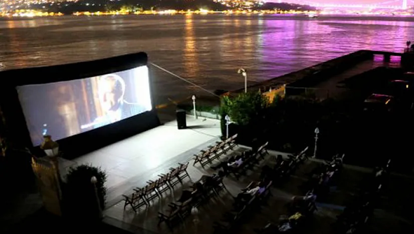 İstanbul'da Yaz Akşamları Sinema Keyfi: İBB'den Ücretsiz Film Gösterimleri Başladı!