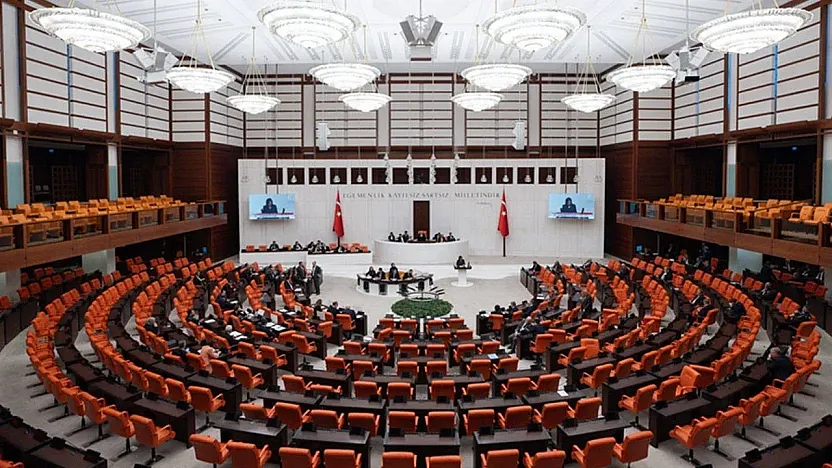 11. Yargı paketi meclis komisyonundan geçti: Genel af gelecek mi?