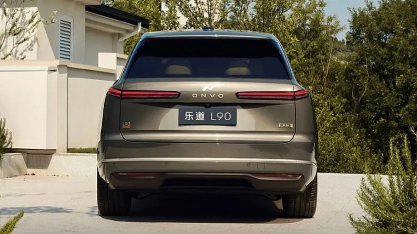 Egea Cross Fiyatına Dev Ekranlı Lüks Elektrikli SUV!