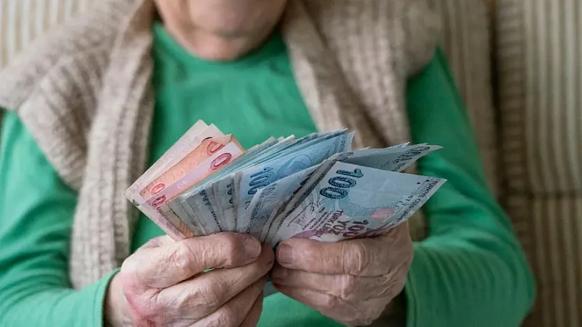 Emekli bayram ikramiyeleri hesaplara yatıyor