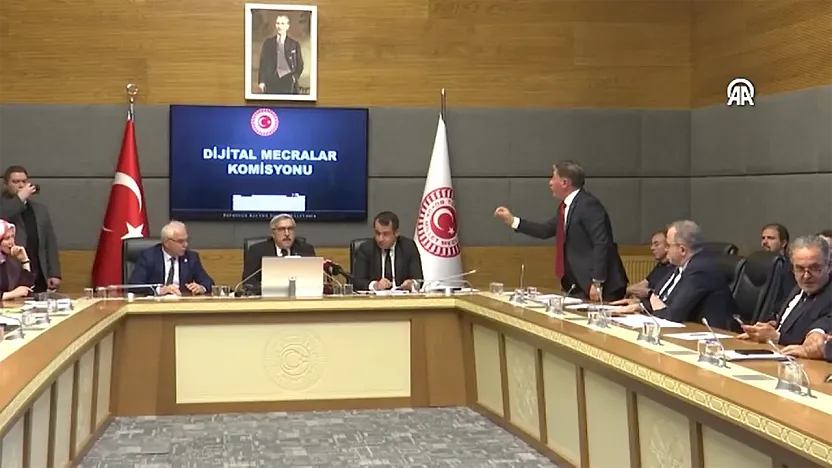 Google'dan Algoritma Açıklaması: 'Türkiye'ye Özel Bir Engelleme Yok'