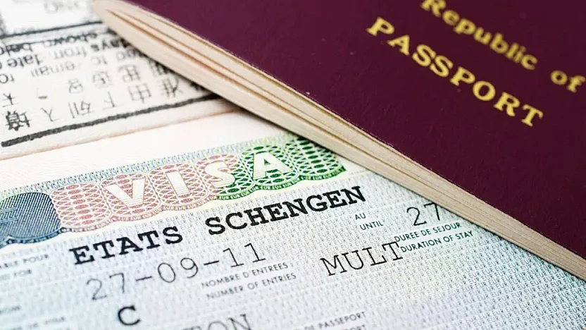 Schengen Vizelerinde Yeni Dönem Sinyali! Bakan Bolat'tan Kolaylaştırılmış Vize Mesajı