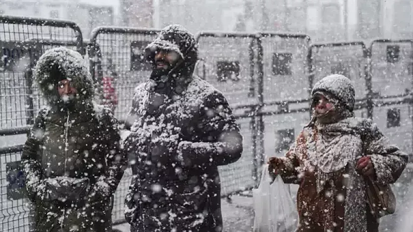 Türkiye 2026'ya kar esaretiyle girdi: 9 ilde okullar tatil edildi, İstanbul buz kesecek