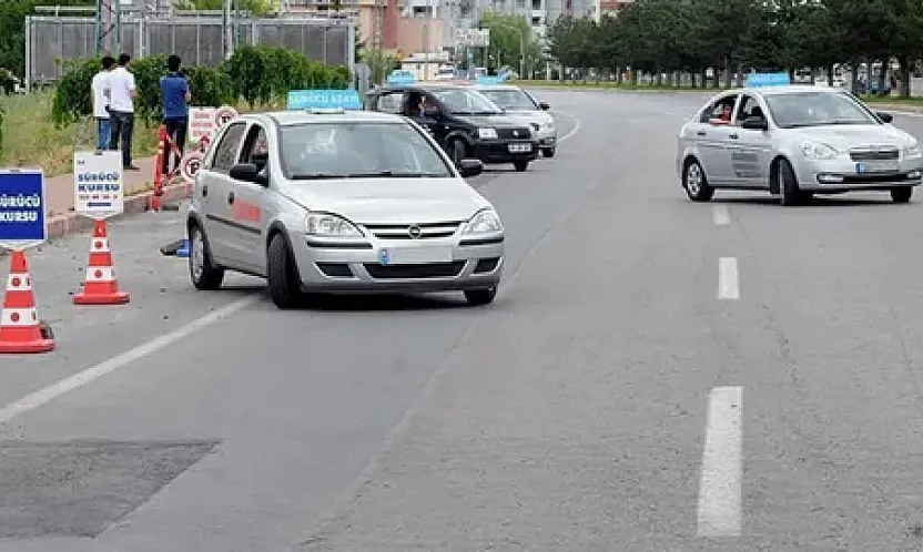 Ehliyette Skandal! Sürücü Kursu Sahibi Çeteyle Anlaşıp Sınavları Geçirmiş: 33 Bin TL'ye Belge