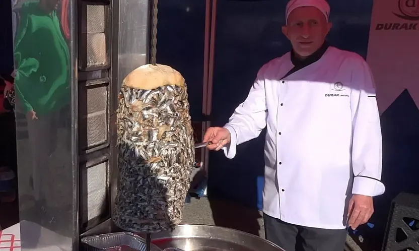 Ezber bozan lezzet: Rize'de 'hamsili döner' izdihamı!