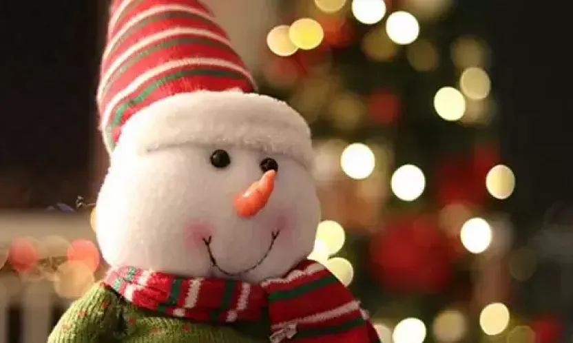 Yılbaşı gecesi sevgiliye ne yazılır, ne denir? Yılbaşı gecesi sevgiliye gönderilecek romantik mesajlar